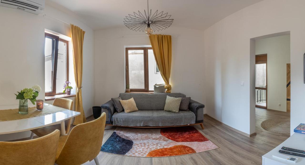 Linden House - A Lovely Apartment In Central Varna Bagian luar foto