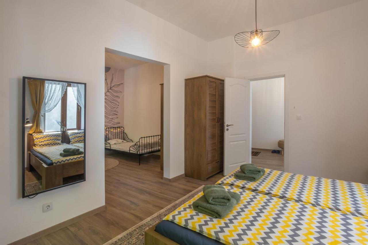 Linden House - A Lovely Apartment In Central Varna Bagian luar foto