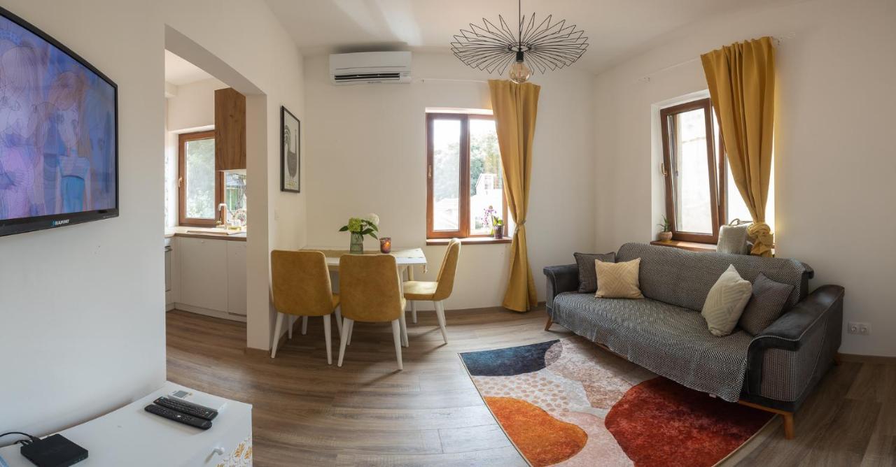Linden House - A Lovely Apartment In Central Varna Bagian luar foto