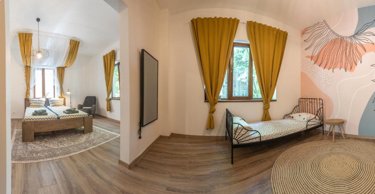 Linden House - A Lovely Apartment In Central Varna Bagian luar foto