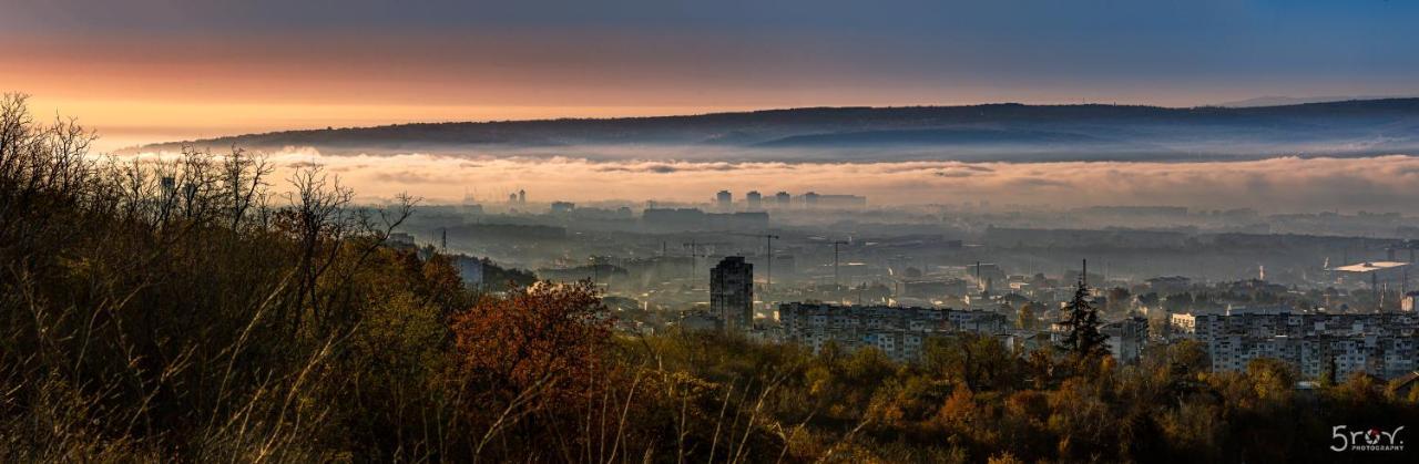 Linden House - A Lovely Apartment In Central Varna Bagian luar foto