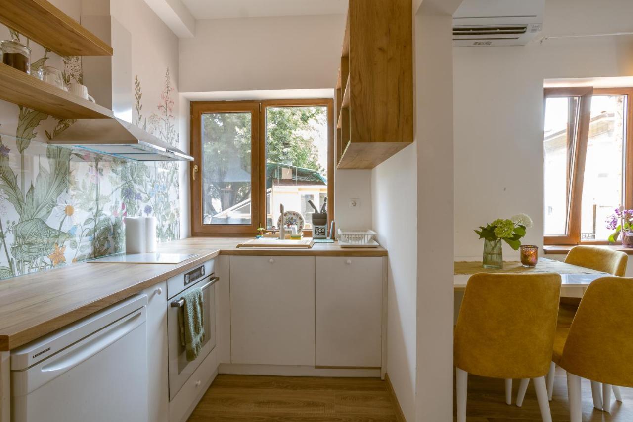 Linden House - A Lovely Apartment In Central Varna Bagian luar foto
