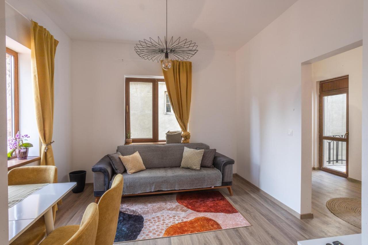 Linden House - A Lovely Apartment In Central Varna Bagian luar foto