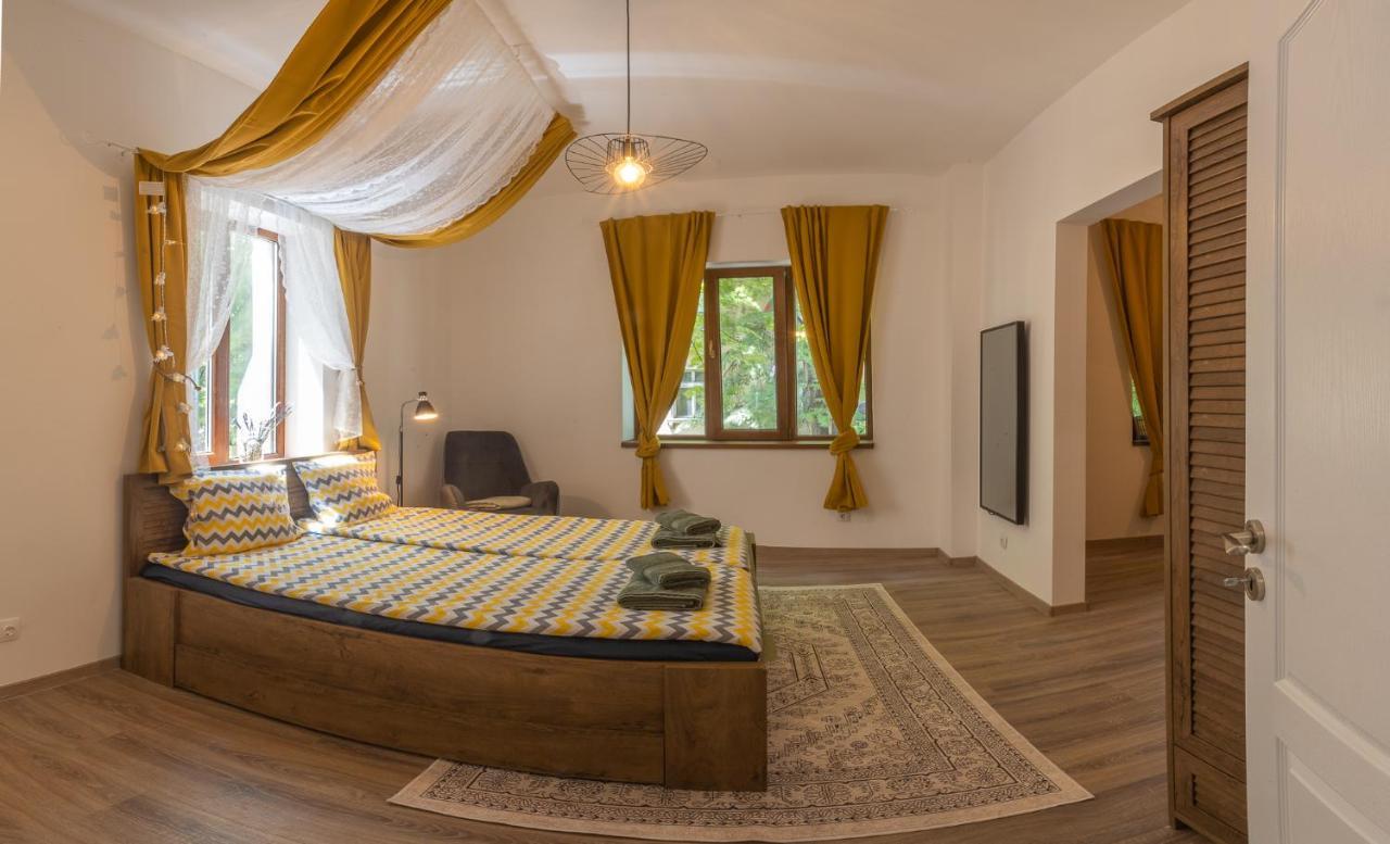 Linden House - A Lovely Apartment In Central Varna Bagian luar foto