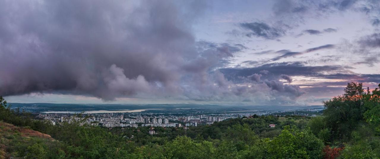 Linden House - A Lovely Apartment In Central Varna Bagian luar foto